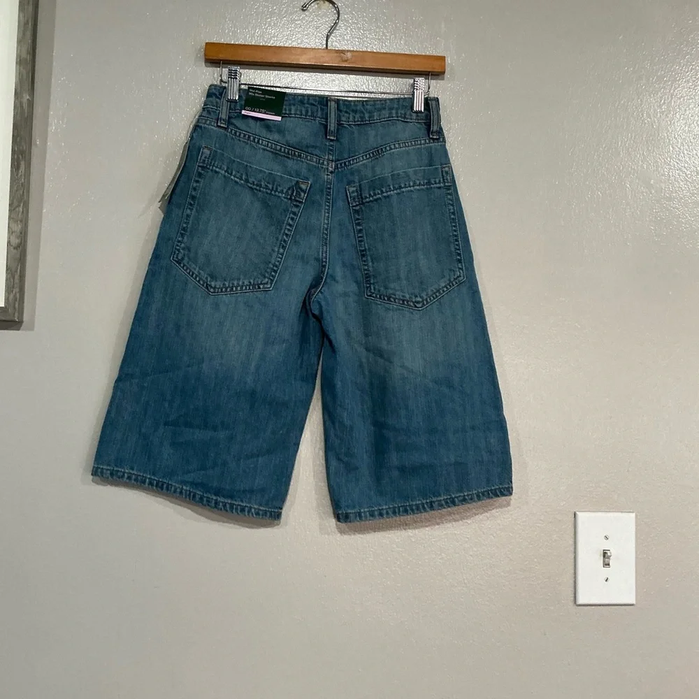 Women’s Low Rise Baggy Denim Skate Shorts Light Wash. 00
